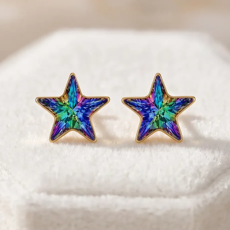 Pozłacane srebrne kolczyki z kryształową gwiazdką Swarovski® Vitrail Medium, kolorowy dodatek do stylizacji.