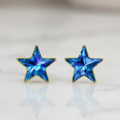 Kolczyki na sztyfcie z kryształami Swarovski® Bermuda Blue, wykonane ze srebra 925 pozłacanego złotem 24K.
