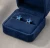 Wyraziste kolczyki z kryształami Swarovski® Bermuda Blue, ozdobione głębokim morskim blaskiem.