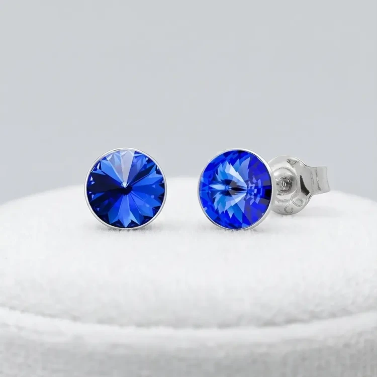 Rodowane kolczyki srebrne 925 z niebieskimi kryształami Sapphire 6 mm.