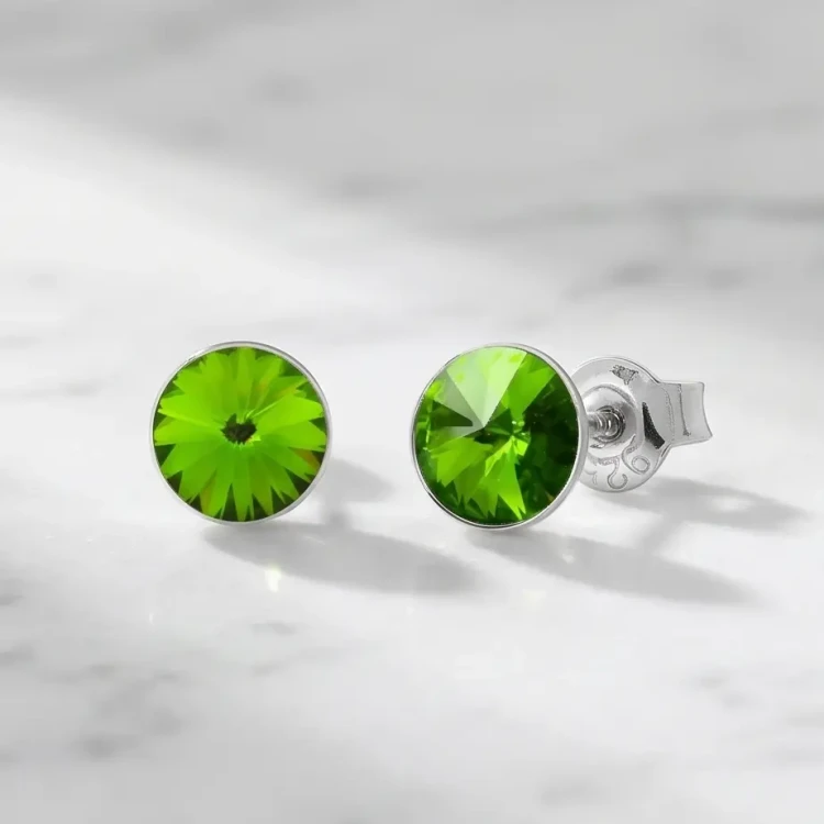 Eleganckie kolczyki srebrne z kryształami Peridot w świeżym zielonym odcieniu.