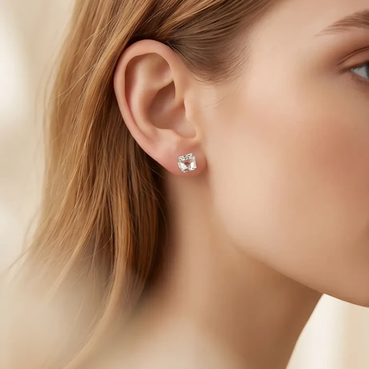 Elegancka biżuteria srebrna z transparentnymi kryształami Swarovski® w kształcie kostki
