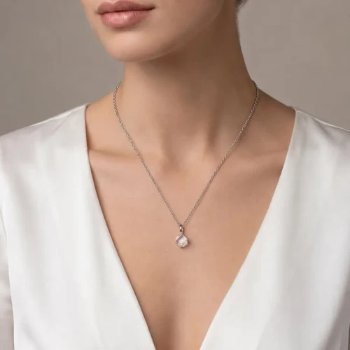 Srebrny naszyjnik z kryształem Swarovski® w kształcie kostki 8 mm