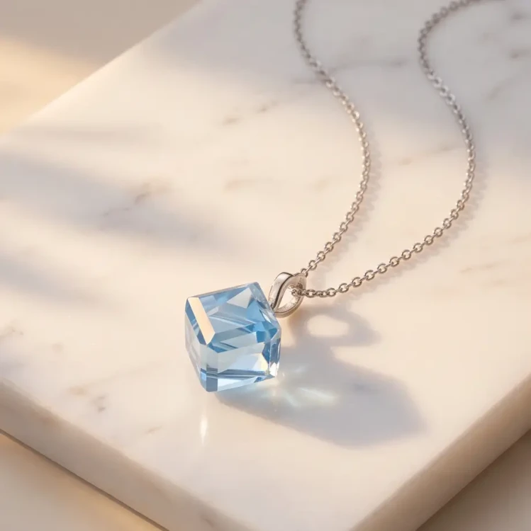 Damski naszyjnik srebrny z błękitną kostką Swarovski®