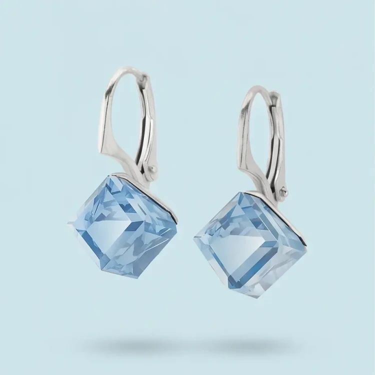 Srebrne kolczyki z kostkami Swarovski® Aquamarine w akwamarynowym odcieniu