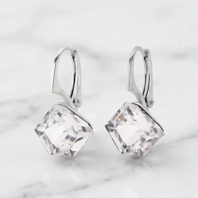 Damskie kolczyki srebrne z bezbarwnymi kostkami Swarovski® 8 mm