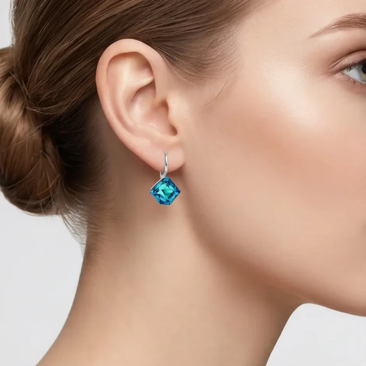 Damskie kolczyki srebrne z niebieskimi kostkami Swarovski® 8 mm