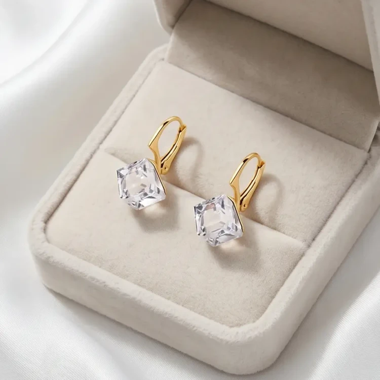 Eleganckie pozłacane kolczyki z lśniącymi kostkami Swarovski® 8 mm