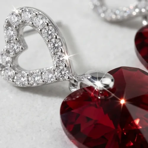 Srebrne kolczyki z czerwonymi kryształami Swarovski® w kształcie serca 10 mm