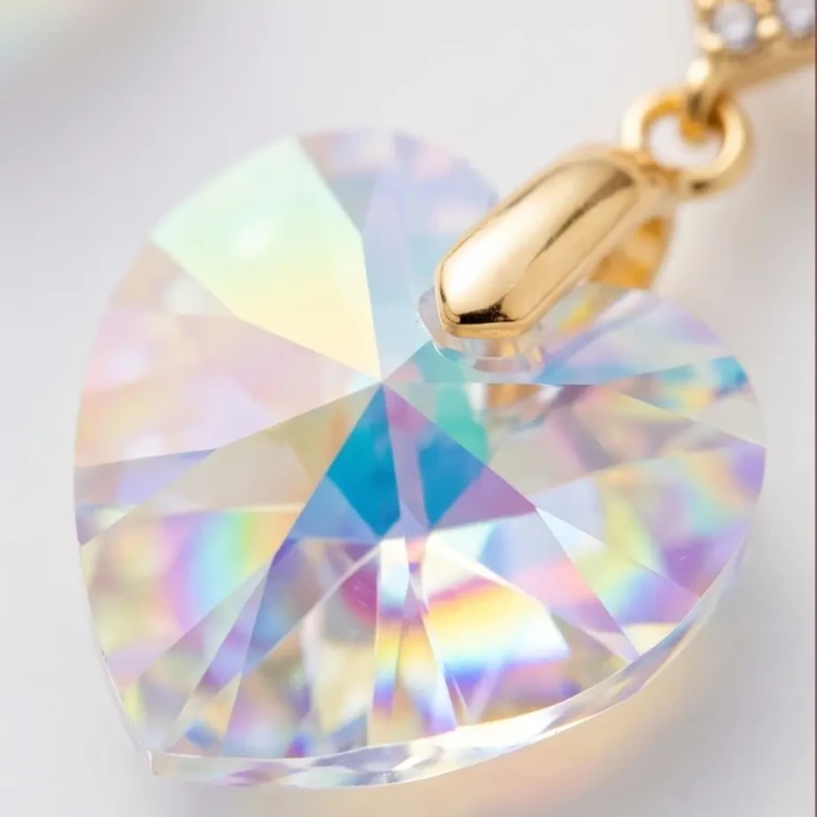 Kolczyki z pozłacanego srebra z kryształami Swarovski® serca w kolorze Aurore Boreale