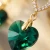 Delikatne kolczyki damskie z zielonymi kryształami Swarovski® serca