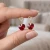 Eleganckie pozłacane kolczyki z kryształami Swarovski® serca w kolorze Scarlet