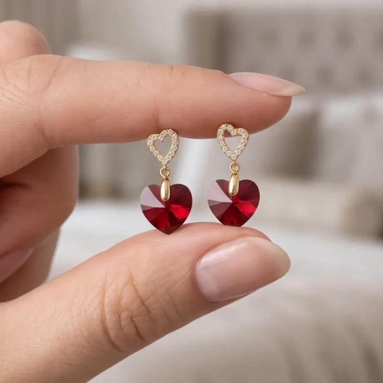 Eleganckie pozłacane kolczyki z kryształami Swarovski® serca w kolorze Scarlet