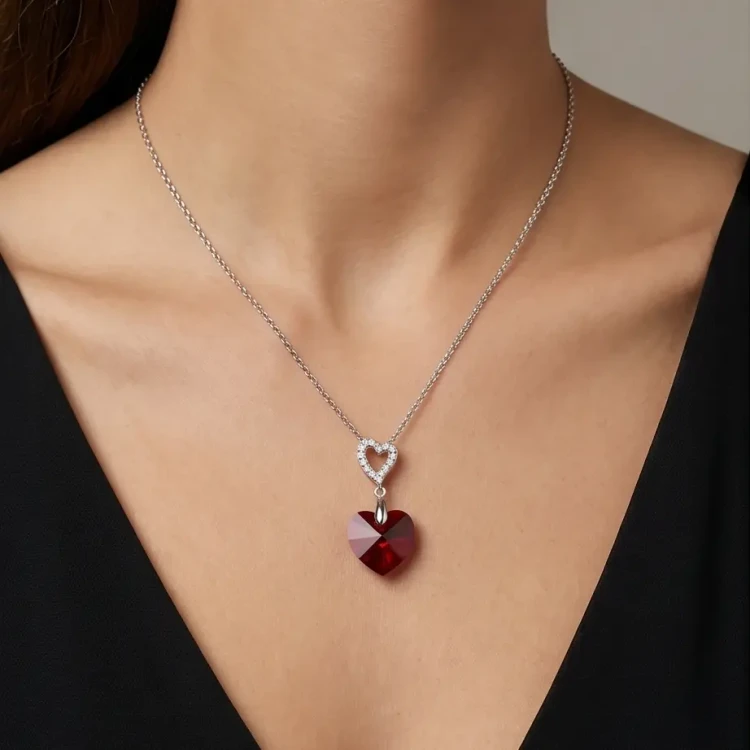 Srebrny naszyjnik z czerwonym kryształem Swarovski® w kształcie serca 14 mm