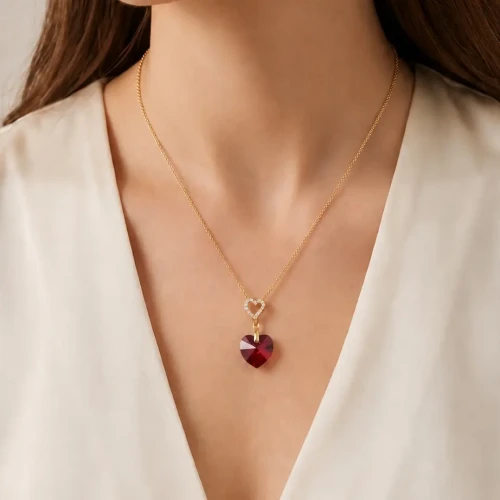 Pozłacany naszyjnik z czerwonym kryształem Swarovski® w kształcie serca 14 mm
