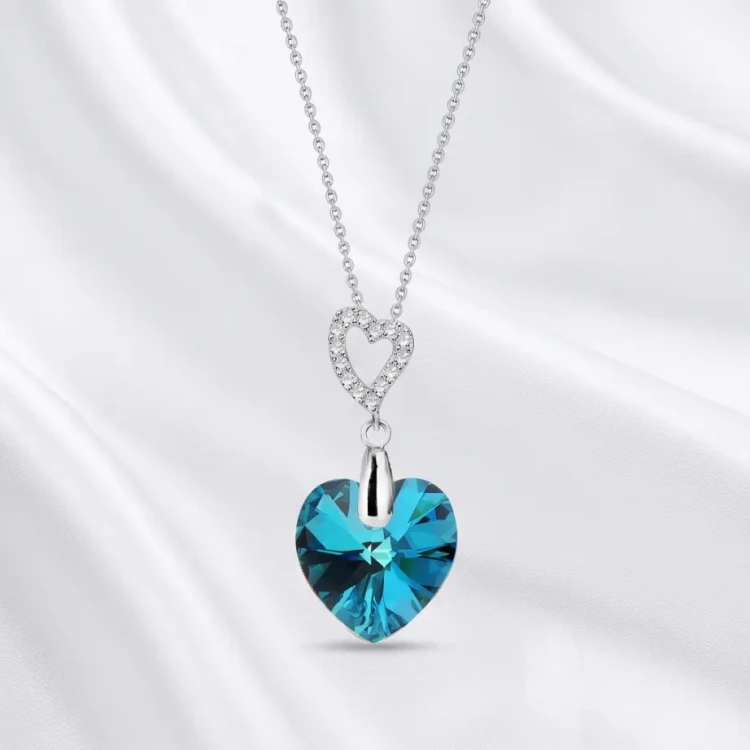 Delikatny naszyjnik damski z kryształem Swarovski® serce w intensywnym niebieskim odcieniu