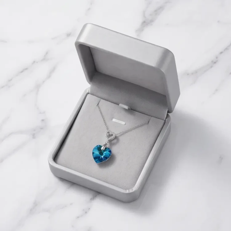 Naszyjnik ze srebra z kryształem Swarovski® serce w kolorze Bermuda Blue