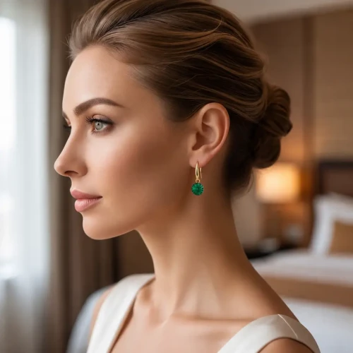 Pozłacane kolczyki wiszące z kryształami Swarovski® Majestic Green 10 mm