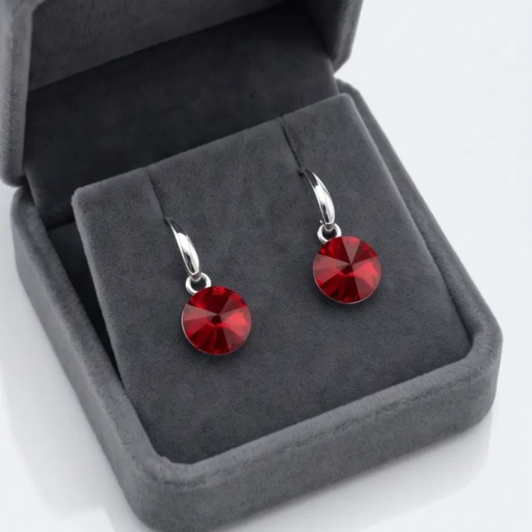 Wiszące kolczyki ze srebra z kryształami Swarovski® w kolorze Scarlet