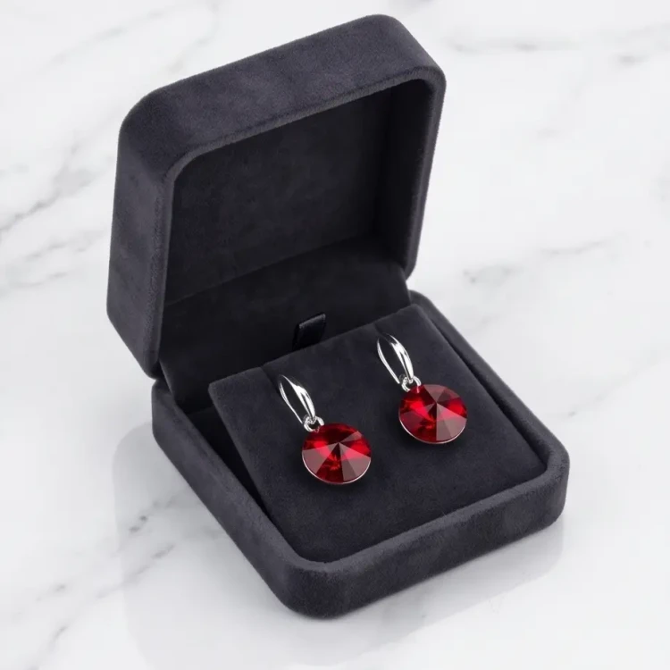 Kolczyki damskie wiszące z kryształami Swarovski® 10 mm w intensywnie czerwonym kolorze