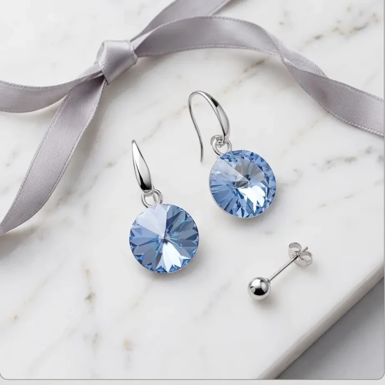 Wiszące kolczyki ze srebra z kryształami Swarovski® w kolorze Light Sapphire