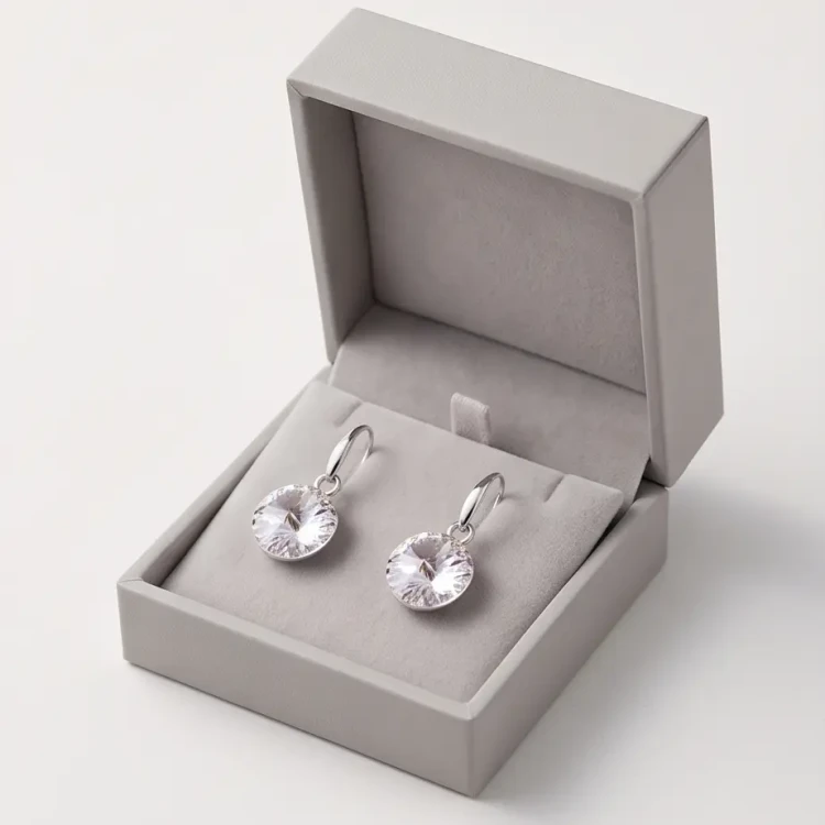 Eleganckie srebrne kolczyki z bezbarwnymi kryształami Swarovski® 10 mm