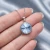 Naszyjnik damski z błękitnym kryształem Swarovski® w odcieniu Light Sapphire