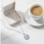 Delikatny srebrny naszyjnik z lśniącym kryształem Swarovski® Light Sapphire