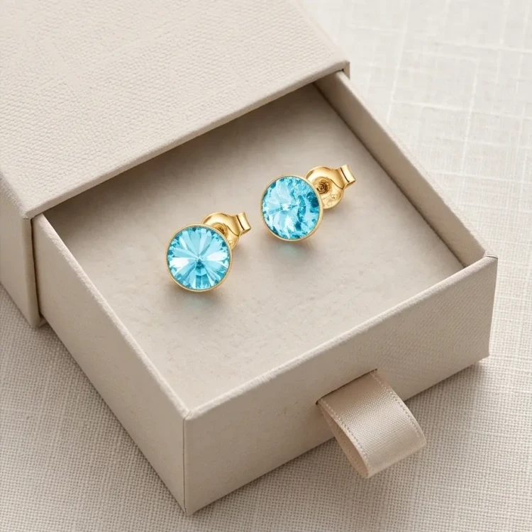 Kolczyki na sztyft z pozłacanego srebra z kryształami Swarovski® w kolorze Light Turquoise