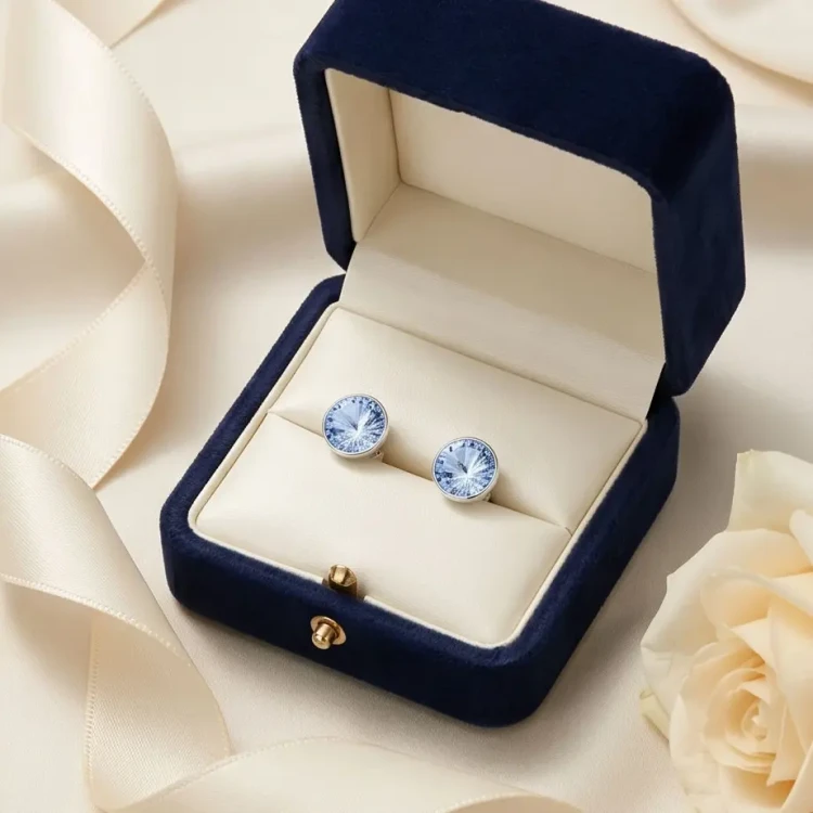 Kolczyki na sztyft ze srebra z kryształami Swarovski® w kolorze Light Sapphire