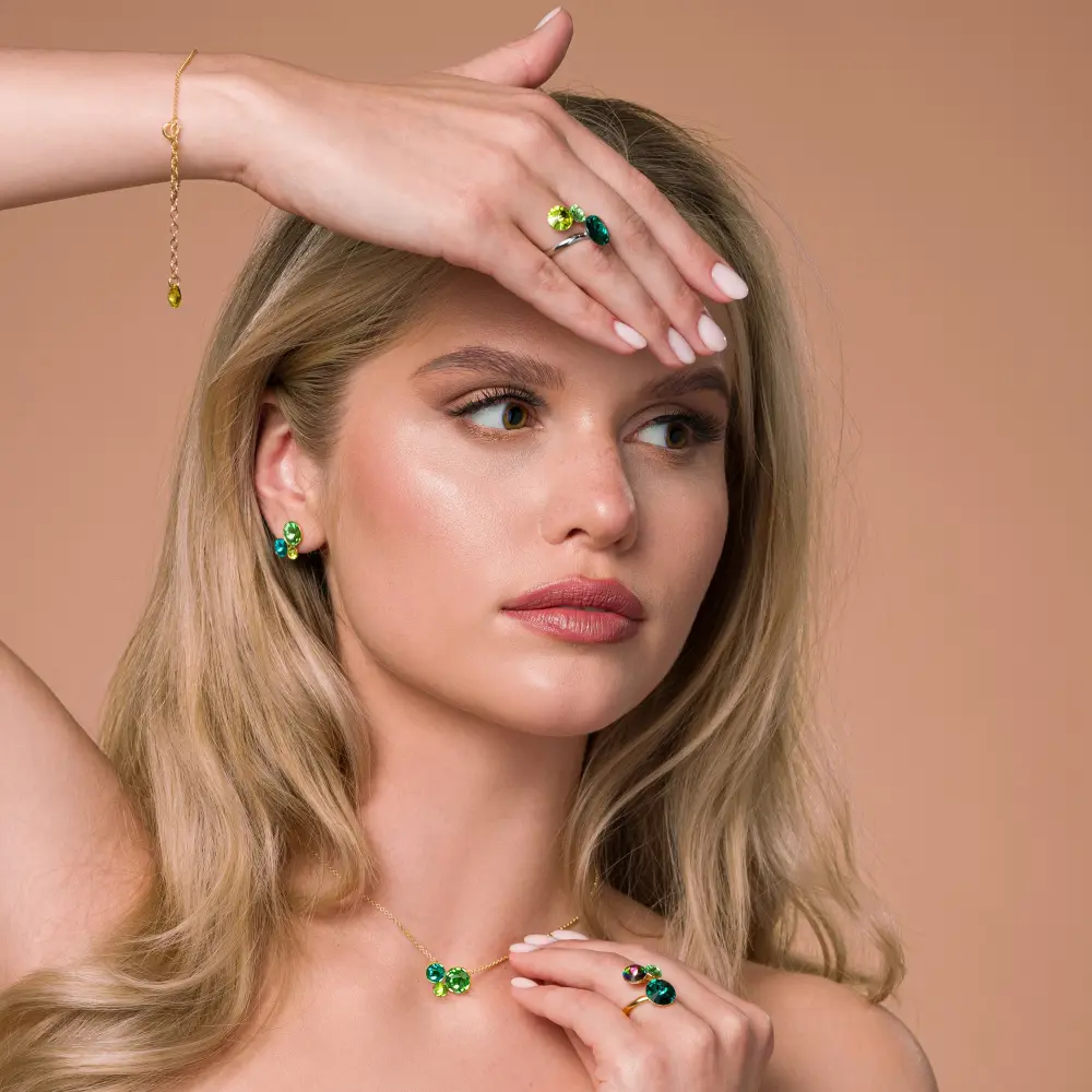 Modelka w biżuterii Lumiere